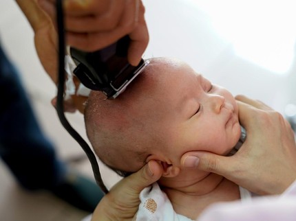5 Syarat Mengurus Bayi Baru Lahir, Termasuk Hukum Mencukur Rambut Si Kecil