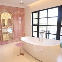 5 Potret Bathtub Mewah Di Kamar Mandi Rumah Artis, Milik Raisa ...