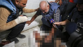 Istri dan Dua Anak Kabiro Al Jazeera Gaza Tewas Akibat Serangan Israel