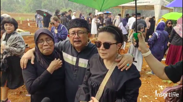 img-title Shena Malsiana Meninggal Dunia, Keluarga Beber Kronologi Idap Lupus Nefritik
