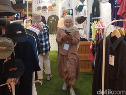 Antusias Warga Bandung Cari Produk Fesyen di Trademark Market