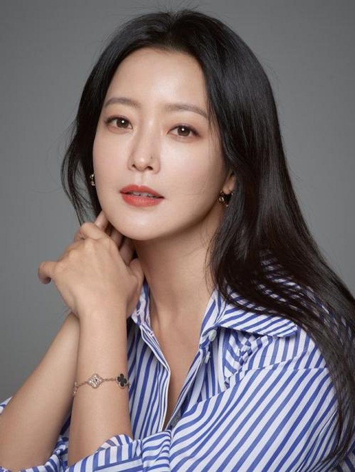 Kim Hee Sun Deretan Aktris Cantik yang Bersahabat dengan Song Hye Kyo!