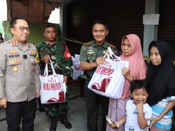 15 KK Korban Kebakaran Pasar Minggu Dapat Bantuan Akabri 90