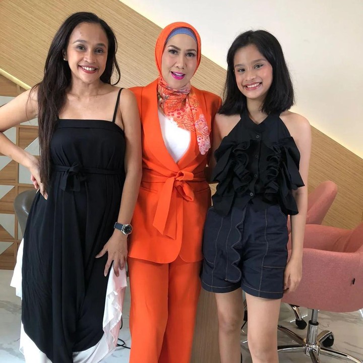 <p>Kini, Melly tak lagi sering muncul di layar kaca. Meski lama menghilang, perempuan berusia 48 tahun ini aktif menggunakan media sosial dan membagikan beragam aktivitas hariannya. (Foto: Instagram @mellymanuhutu_organik)<br /><br /><br /></p>