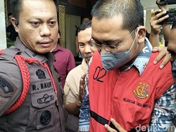 Kejati Banten Temukan Puluhan Kartu ATM Pasutri Pembobol Bank Rp 5,1 M
