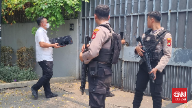 Masuk Geledah Rumah Firli di Kertanegara, Polisi Bawa Koper & Printer
