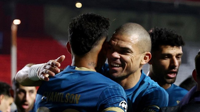 Pemain FC Porto Pepe mengukir rekor sebagai pemain tertua yang tampil di pentas Liga Champions.