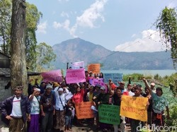 Petani Gelar Aksi di Pesisir Danau Batur Tolak Pembangunan Taman Hiburan