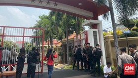 Ketua RT Sebut Firli Ikut Saksikan Penggeledahan Rumahnya di Bekasi