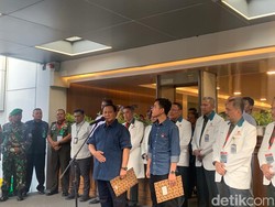 Prabowo Sempatkan Berenang Pagi-pagi Sebelum Tes Kesehatan di RSPAD