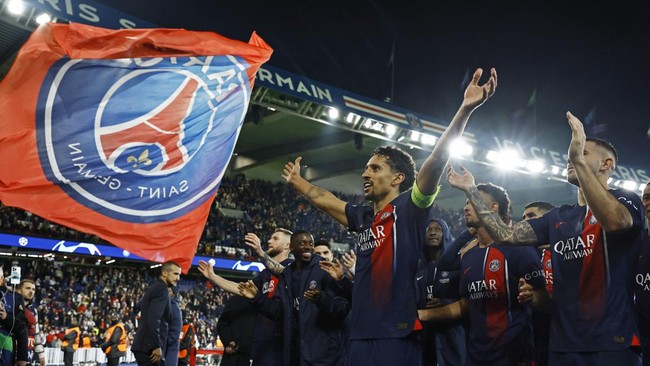 Gelar juara Liga Prancis 2023/2024 yang diraih Paris Saint-Germain (PSG) pada musim ini membuka peluang klub ibu kota meraih treble winner.