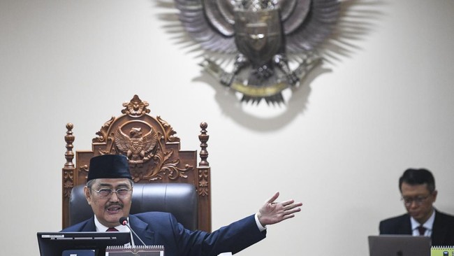 Jimly mengaku Majelis Kehormatan Mahkamah Konstitusi (MKMK) sudah mengantongi bukti lengkap soal pelanggaran kode etik hakim.