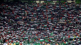 FOTO: Ribuan Bendera Palestina Berkibar di Markas Celtic