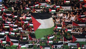 Persib Izinkan Suporter Kibarkan Bendera Palestina saat Lawan Arema