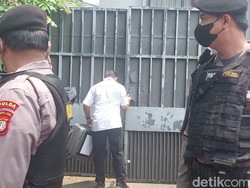 Polisi Bawa Koper-Printer saat Memasuki Rumah Terkait Pemerasan SYL