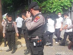 Polisi Bawa 1 Koper Usai Geledah Rumah di Jaksel Terkait Kasus Pemerasan SYL
