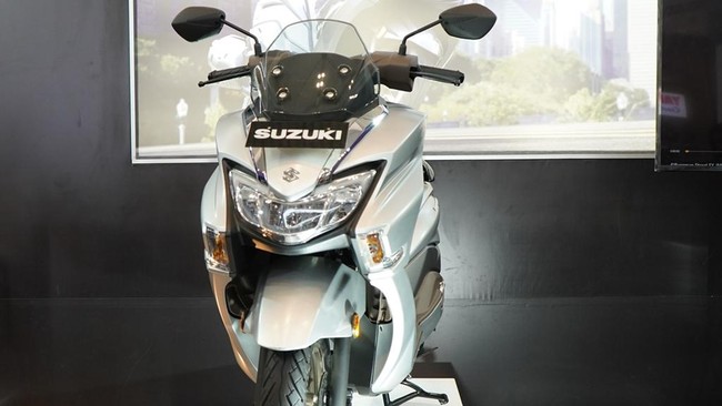 Suzuki Burgman Street 125 EX didatangkan dari India dalam bentuk utuh atau completely built up (CBU) dijual Rp24,7 juta dengan status on the road Jakarta.