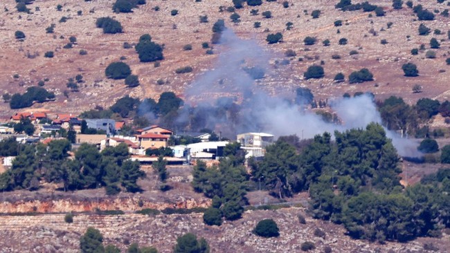 Milisi Hizbullah menembakkan serentetan roket ke permukiman Israel, balas gempuran Zionis ke desa dan rumah warga sipil.