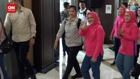 VIDEO: Iriana Kembali Beri Jempol Saat Ditanya Soal Gibran Cawapres