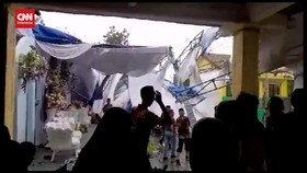 VIDEO: Angin Puting Beliung Menerjang Resepsi Pernikahan Bubar