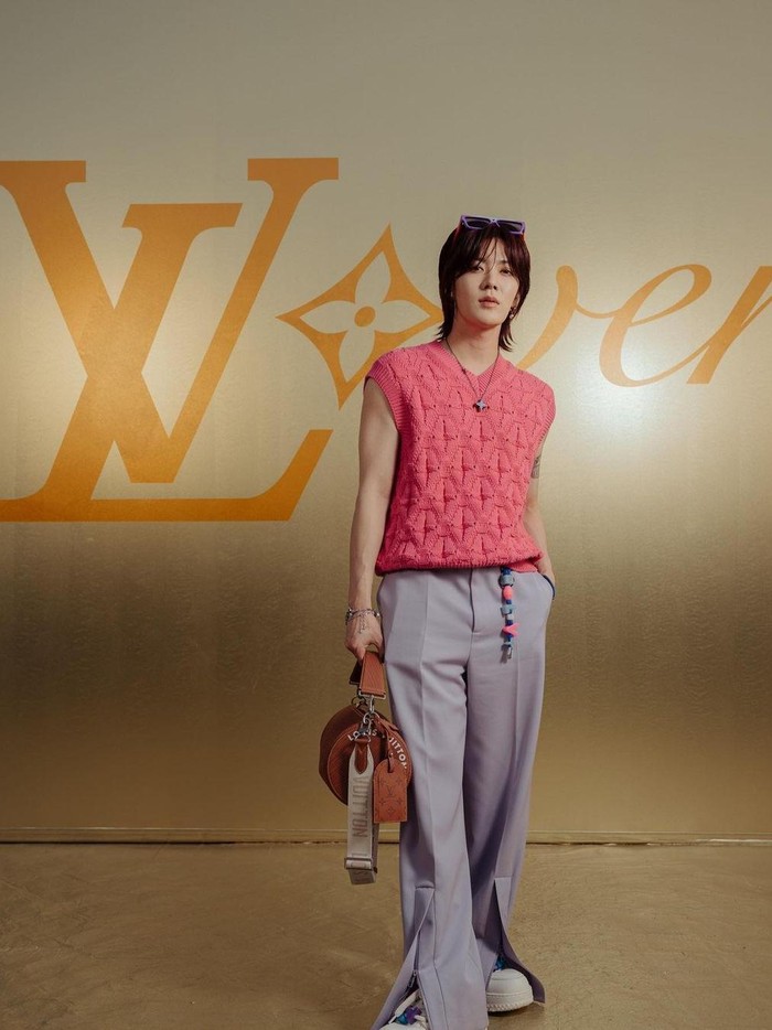 Pesonanya yang menawan pun turut membuat pria dengan sebutan 'Osaka Prince' ini menjadi salah satu 'Friend of The House' untuk fashion brand ternama, Louis Vuitton./ Foto: instagram.com/yuu_taa_1026