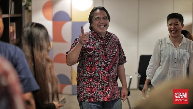 Ade Armando mengaku saat pagi hari suaranya di situs KPU baru 6.000 namun saat siang hari melonjak jadi 95 ribu. Ia yakin ada kesalahan.