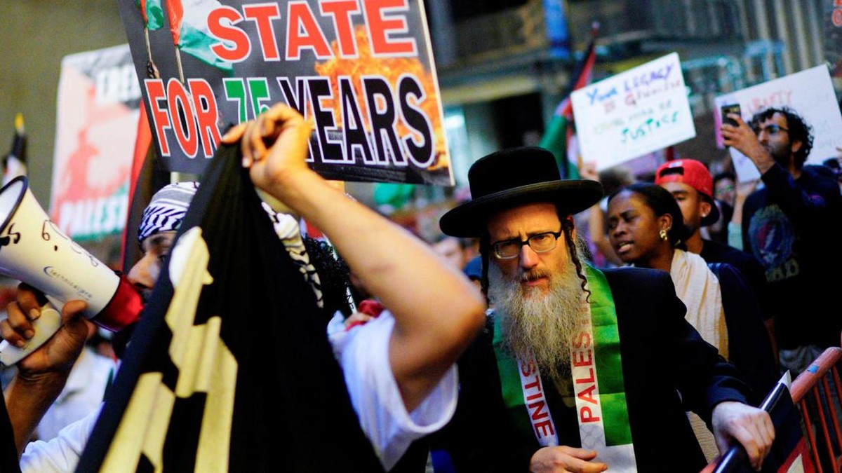 FOTO: Warga Yahudi Dukung Palestina saat Unjuk Rasa di New York