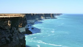 Pesona Bunda Cliffs, Tebing Pinggir Laut yang Dianggap Ujung Dunia