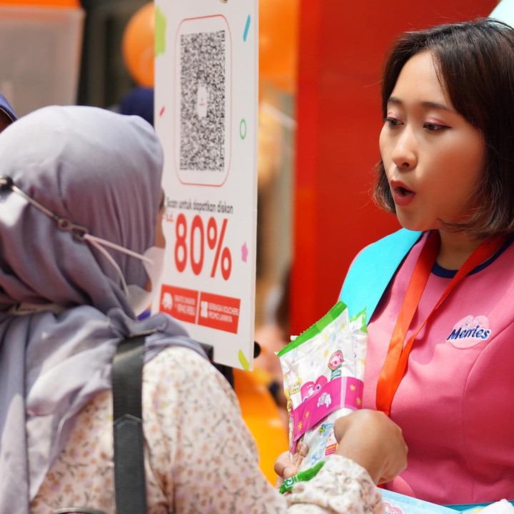 <p>Beberapa brand produk anak menawarkan diskon hingga 80 persen, Bunda. Tapi ingat, penawaran menarik ini hanya bisa didapatkan dengan cara berbelanja langsung dari aplikasi Lazada ya. Transaksinya di acara LazMall Daily Bundafest, barangnya dikirim melalui belanja di aplikasi, dan yang penting tetap gratis ongkir ya.  (Foto: Yuri Hanggrian Fauzi/ HaiBunda)</p>