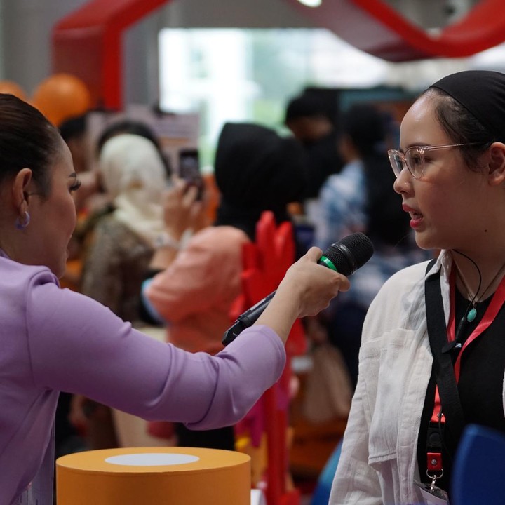 <p>Di lokasi yang sama, Bunda juga bisa mengunjungi berbagai macam booth produk anak mulai dari popok, susu, hingga produk rumah tangga lho. Jangan lewatkan juga berbagai promo dan diskon menarik yang ditawarkan, ya. (Foto: Yuri Hanggrian Fauzi/ HaiBunda)</p>