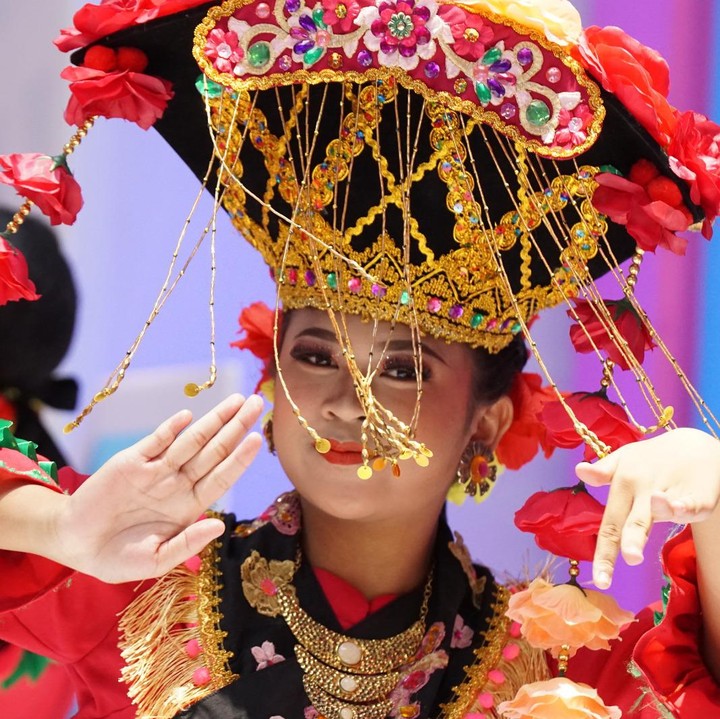 <p>Mustika Ayu Dance Studio sendiri merupakan sebuah komunitas yang membina anak-anak dan remaja yang memiliki bakat untuk menari baik tarian tradisional atau pun tarian modern. Mustika Ayu Dance Studio telah aktif tampil di berbagai acara, Bunda. (Foto: Yuri Hanggrian Fauzi / HaiBunda).</p>