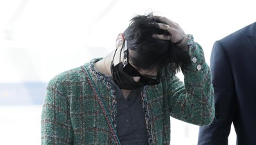 Bantah Pakai Narkoba, 8 Potret Gelagat Aneh G-Dragon di Bandara Jadi Sorotan