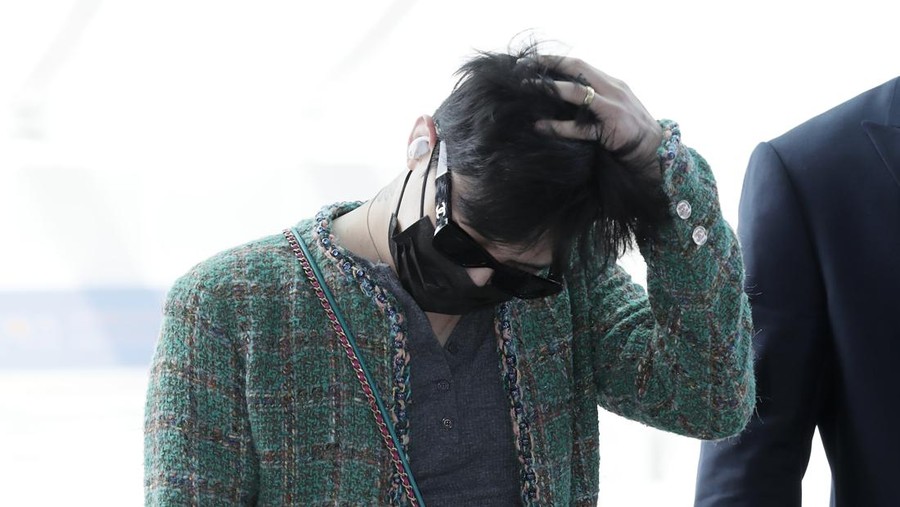 G-Dragon INCHEON, SOUTH KOREA - MAY 08: G-Dragon of South Korean boy band Bigbang is seen on departure at Incheon International Airport on May 08, 2023 in Incheon, South Korea. (Photo by Han Myung-Gu/WireImage)