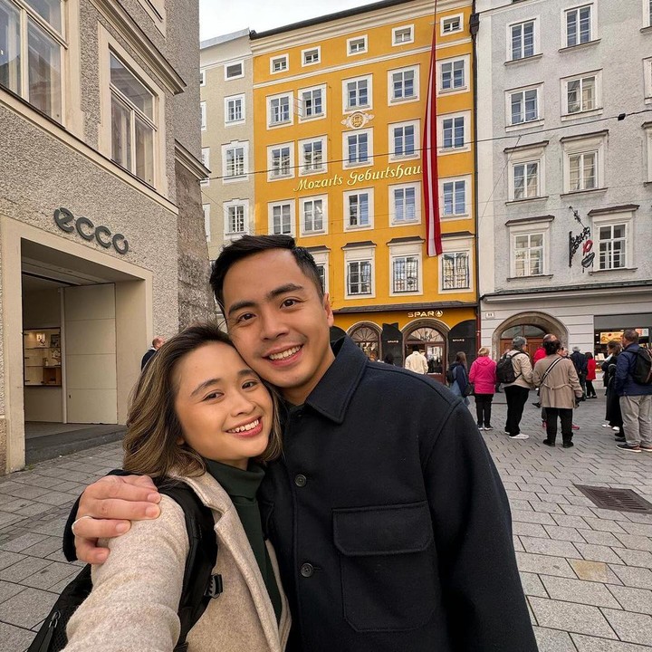 <p>Diungkap Gritte, keduanya hanya menghabiskan waktu selama enam hari di sana. Setelah itu, kembali pulang ke Tanah Air. "<em>Our selfie during the trip</em>. Pada kaget pas tau aku dan Arif ke swiss hanya 6 hari <em>full day</em>. Yaa itu lah liburan kami, singkat," dikutip dari akun @gritteagathaa. (Foto: Instagram @gritteagathaa)<br /><br /><br /></p>
