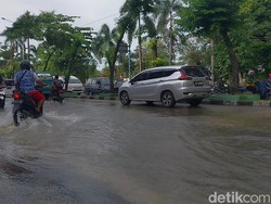 Pipa PDAM Bocor, Jalan Sisingamangaraja Medan Tergenang