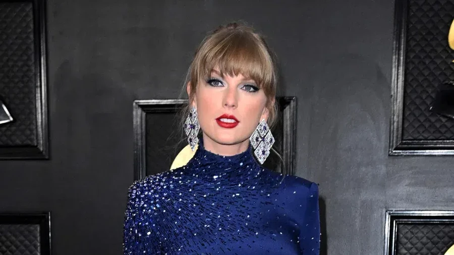 Jumbo! Labu Berdesain Wajah Taylor Swift Ini Bobotnya 1,8 Ton