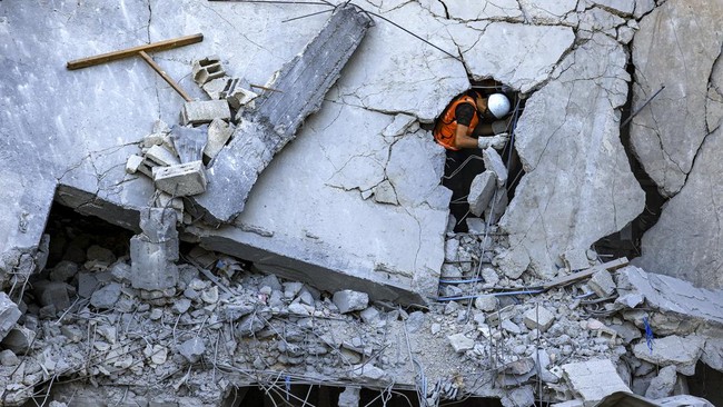 Militer Israel mengklaim telah membunuh Muhammad A'sar, komandan senior milisi Hamas Palestina, dalam serangan kedua di kamp pengungsi Jabalia pada Rabu (1/11).