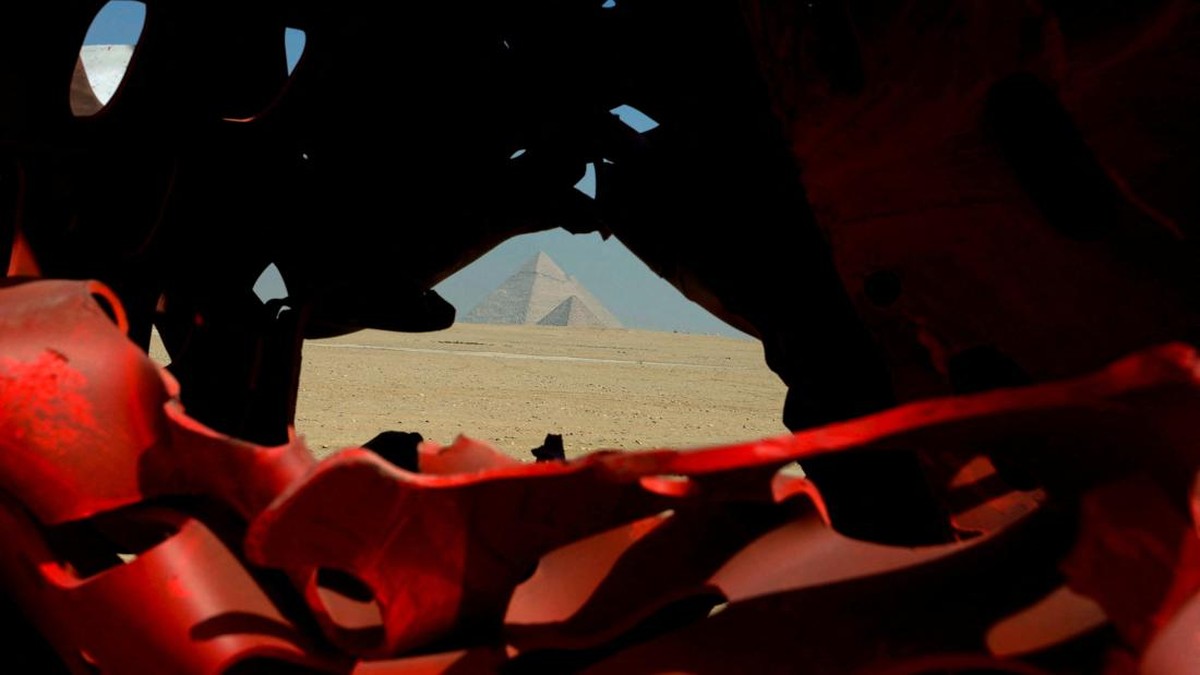 FOTO: Refleksi Peradaban dan Seni Kontemporer di Piramida Giza Mesir