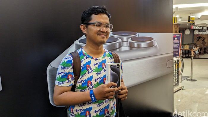 Pembeli iPhone 15 pertama di Blibli Midnight Launch