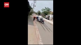 VIDEO: Viral Kendaraan Lewati Jalan Yang Baru Dicor 2 Jam