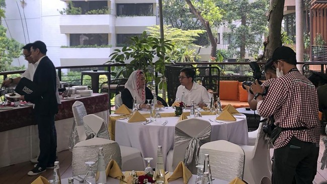 Yenny Wahid dikawal Ketua Umum Perindo Hary Tanoe hingga Sekjen PDIP Hasto jelang pengumuman deklarasi pilihan capres-cawapres Pilpres 2024.