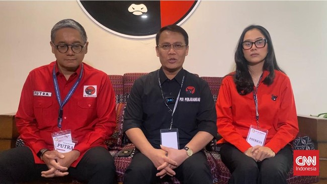 PDIP masih menunggu etika Gibran putra Jokowi untuk mengembalikan kartu tanda anggota (KTA) usai jadi cawapres Prabowo di Pilpres 2024.