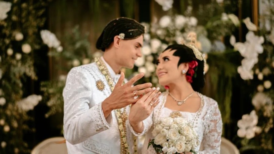 Amanda Gonzales menikah dengan Christian Rontini