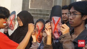 Wajah-wajah Elite Disilang Merah dari Mahasiswa DIY Buat MKMK