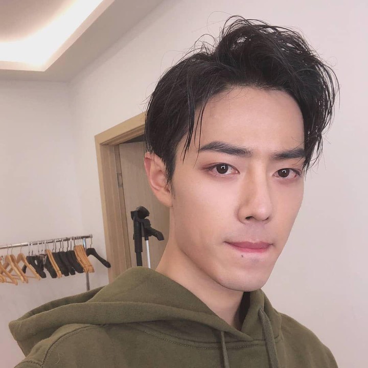 <p>Dalam voting publik pada situs King Choice, lebih dari 80.000 suara memilih Xiao Zhan sebagai aktor China terganteng, lho Bunda. (Foto: Weibo Xiao Zhan)</p>