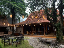 Sedapnya Nasi Empal Serundeng di Resto Jawa yang Asri di BSD