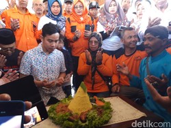 Kunjungi Padepokan di Boyolali, Gibran Disuguhi Tumpeng Nasi Kuning