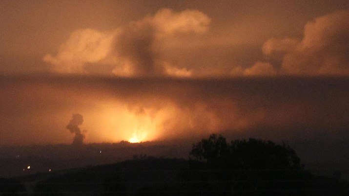 A view of explosion in Gaza, seen from Sderot in southern Israel, October 27, 2023. REUTERS/Violeta Santos Moura