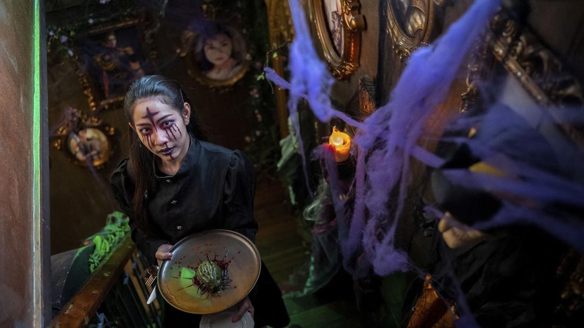 FOTO: Sensasi 'Creepy' Sambutan Nenek Sihir di Kafe di Thailand