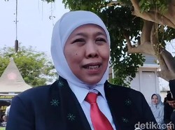 Politik Kalem dan Rumitnya Posisi Khofifah